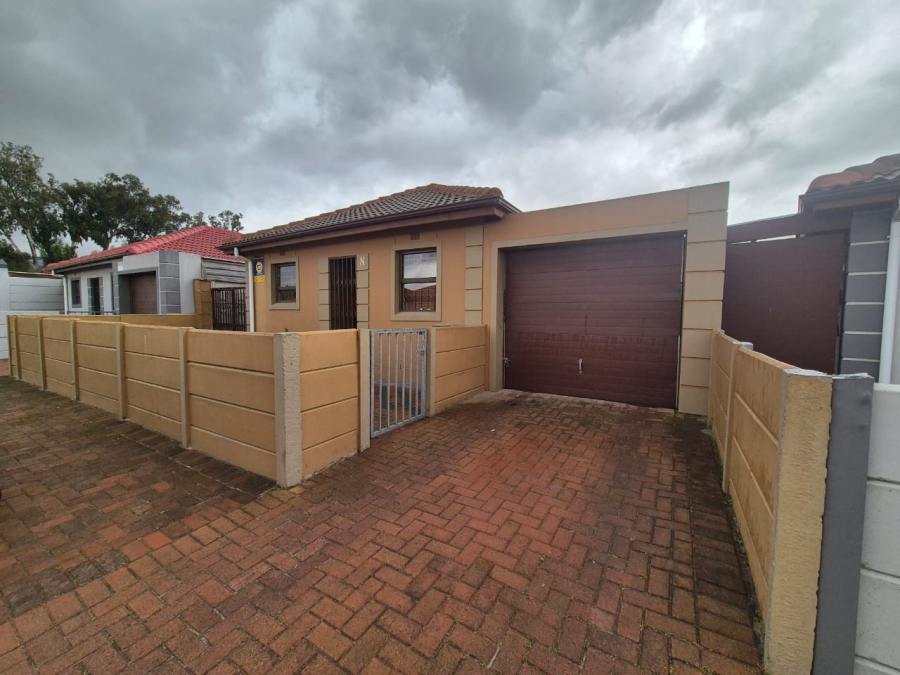 To Let 2 Bedroom Property for Rent in Rondevallei Western Cape